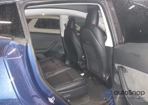 2021 Tesla Model Y Long Range Dual Motor All-Wheel Drive z USA, uszkodzony, nr VIN 5YJYGAEE2MF193803